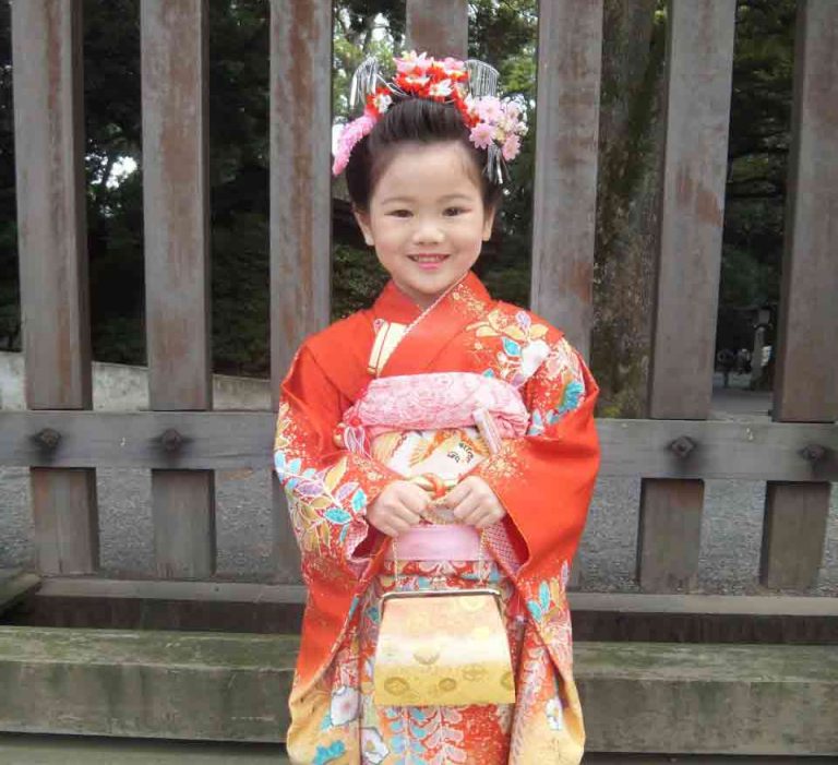 Girl-Traditional-Dress-2-Japan - Asia Sublime
